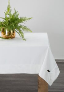 ArtFir Ubrus VELVET | bílá 145 x 220 cm
