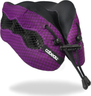 Mack´s Cestovní polštář z paměťové pěny Cabeau Evolution Cool® - Purple